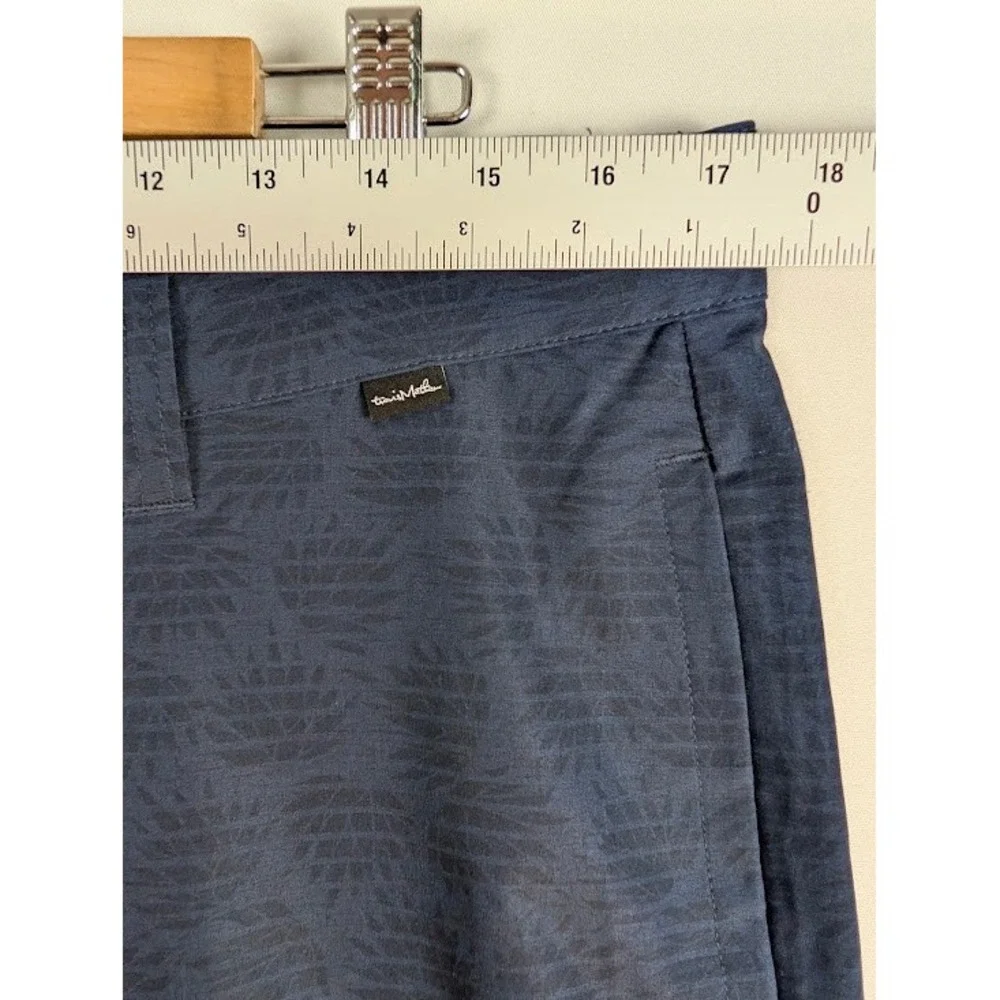 TravisMathew Golf Shorts Mens 34 Navy Blue Palm Leaf Print Stretch Performance